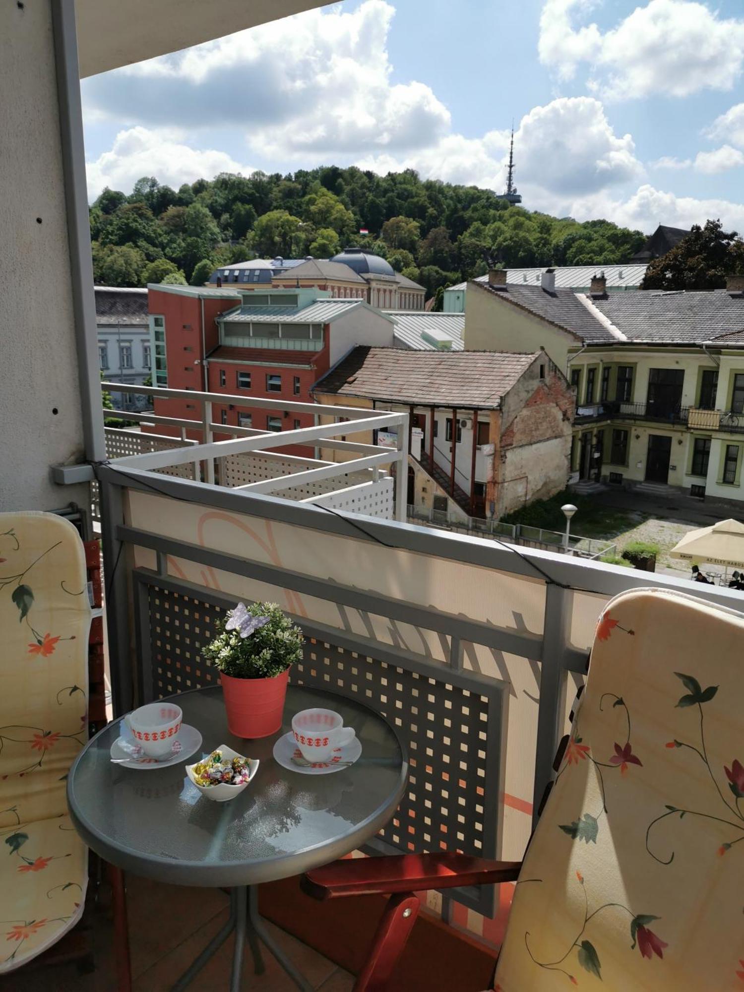 Dia Apartman Miskolc Buitenkant foto