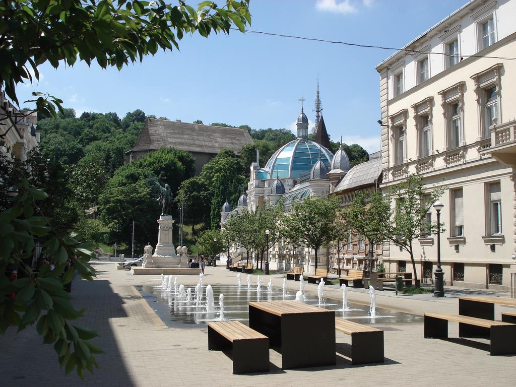 Dia Apartman Miskolc Buitenkant foto