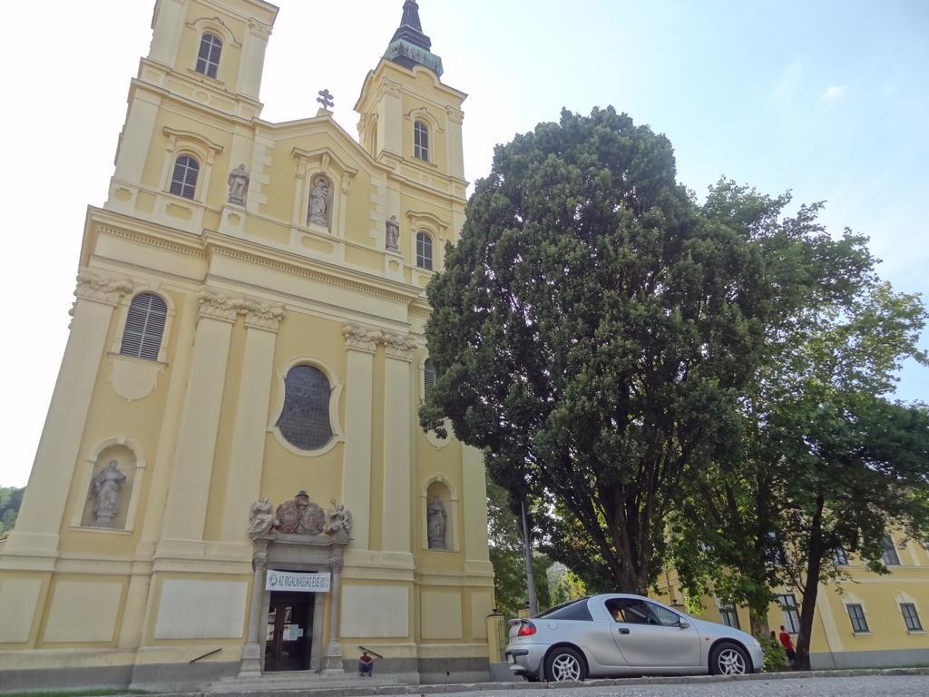 Dia Apartman Miskolc Buitenkant foto