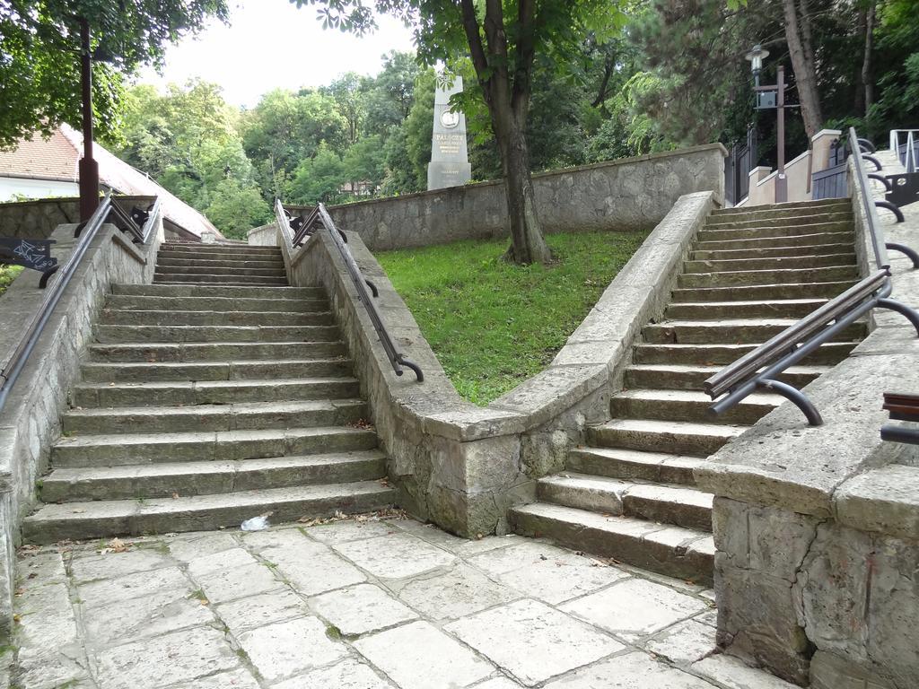 Dia Apartman Miskolc Buitenkant foto