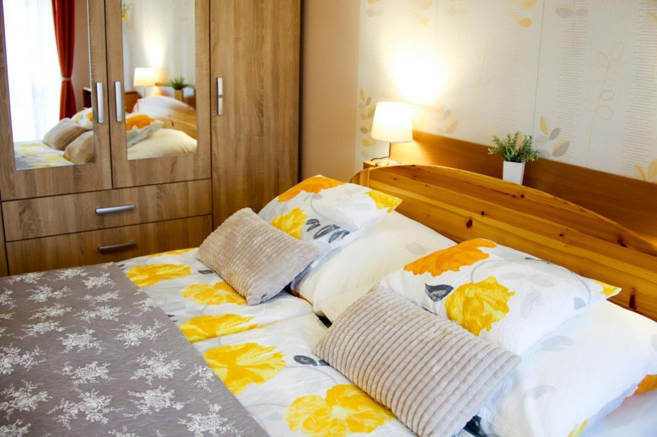 Dia Apartman Miskolc Buitenkant foto